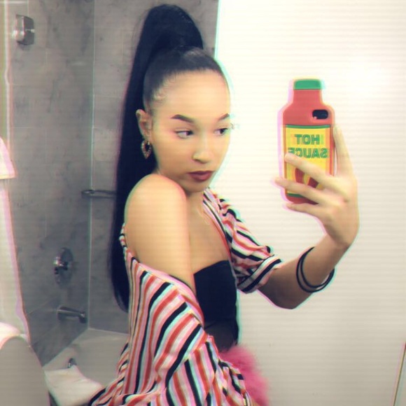 Meet your Posher, Alexis - Picture 1 of 1